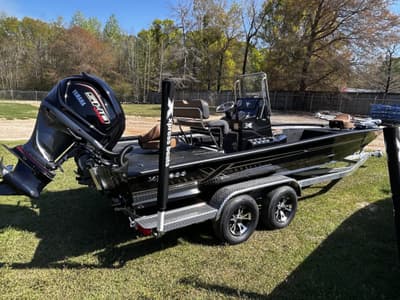 BOATZON | Xpress HyperLift Bay Series H24B 2026