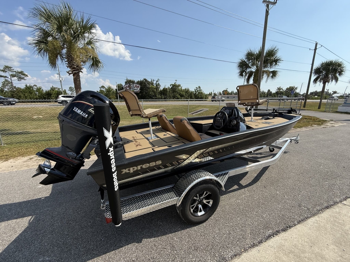 2026 Xpress HyperLift Crappie Series - Sold Boat