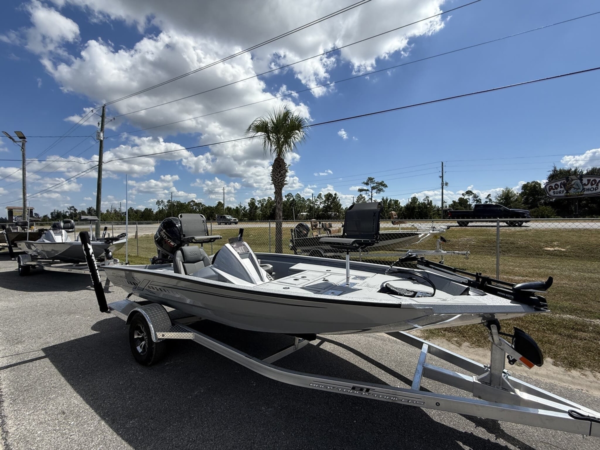 2026 Xpress HyperLift Crappie Series - Sold Boat