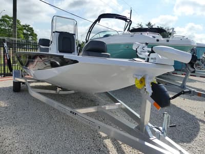 BOATZON | Xpress HYPERLIFT H20 BAY 2026