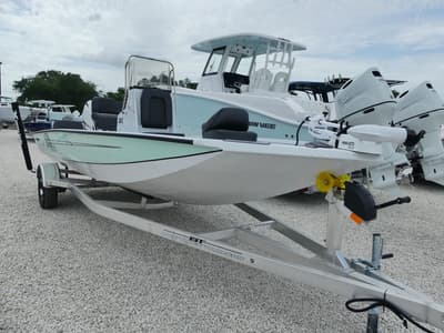 BOATZON | Xpress HyperLift H20 Bay 2026