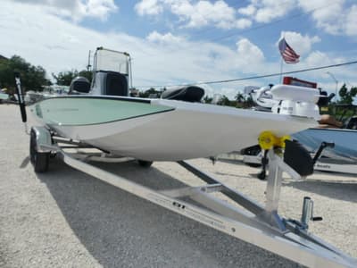 BOATZON | Xpress HYPERLIFT H22 BAY 2027