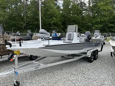 BOATZON | Xpress HyperLift Series H22B 2026 BOATZON | Xpress HyperLift Series H22B 2026