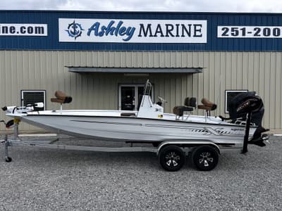 BOATZON | Xpress HyperLift Series H22B200HP 2026