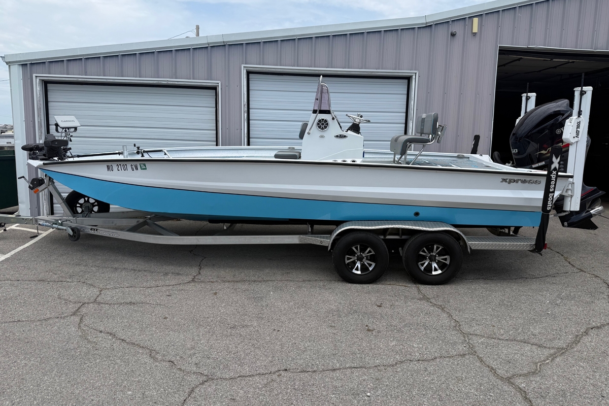 2021 Xpress X23 Bay - Sold Boat