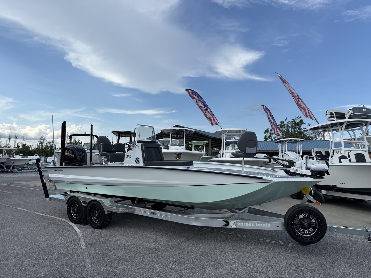2026 Xpress X23B Bay Lounge - Sold Boat