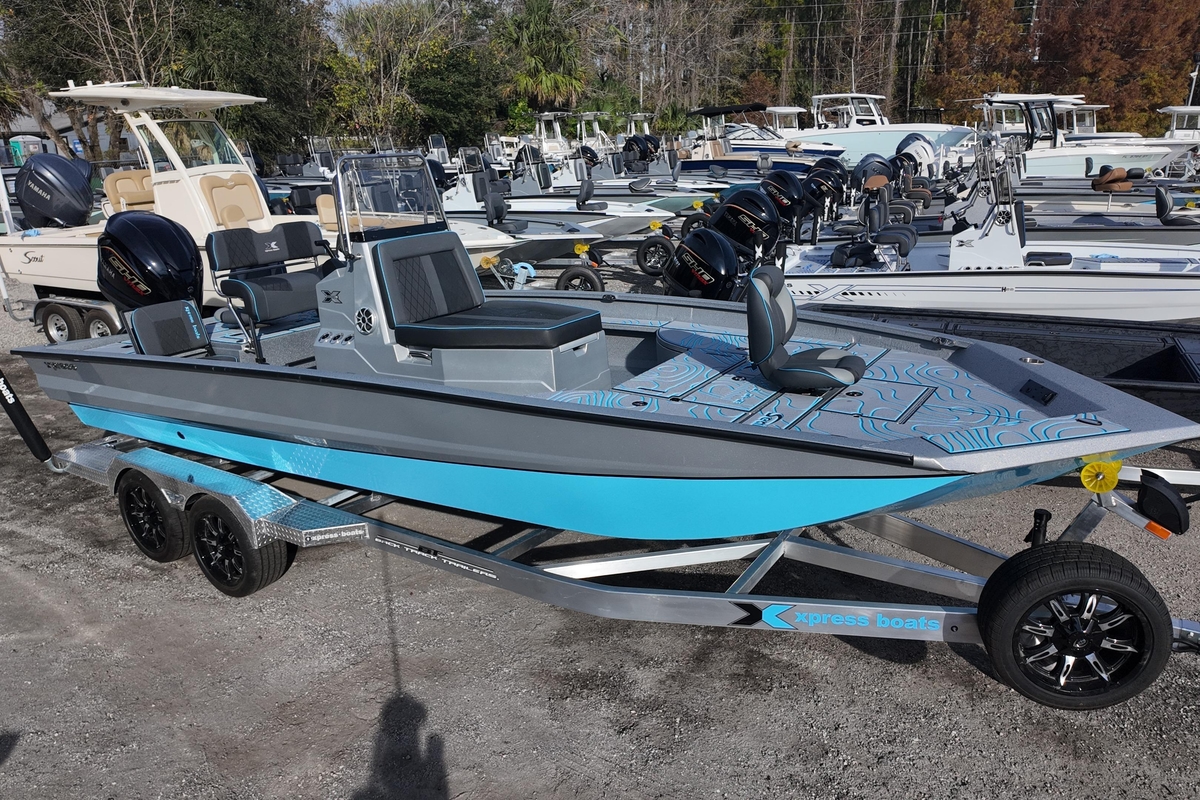 2026 Xpress X23B Bay Lounge - Sold Boat