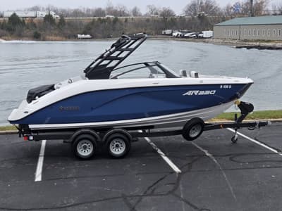 BOATZON | Yamaha AR 220 2025