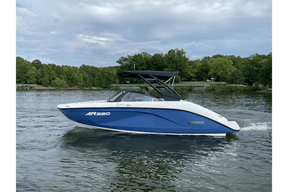 2025 Yamaha AR220 - Sold Boat