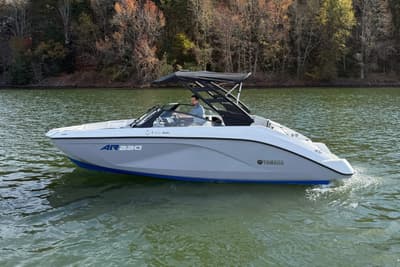 BOATZON | Yamaha AR220 2026