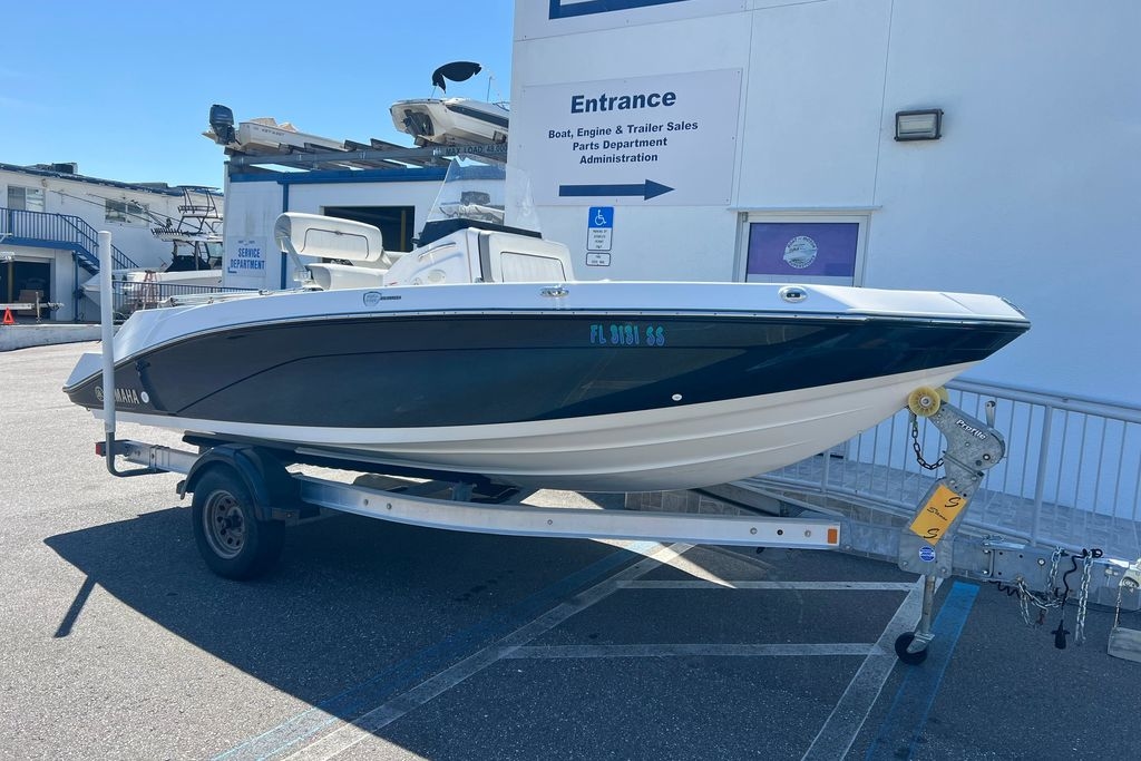 2020 Yamaha Boats 195 FSH Deluxe - Sold Boat