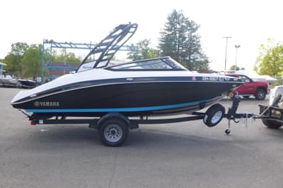 BOATZON | Yamaha Boats 195S 2022