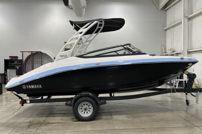 BOATZON | Yamaha Boats 195S 2025