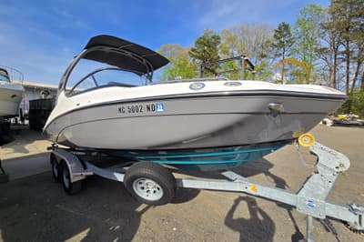 BOATZON | Yamaha Boats 212S 2022