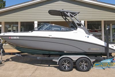 BOATZON | Yamaha Boats 212SE 2022