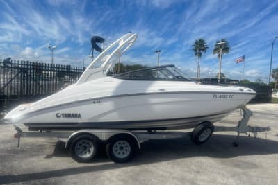 BOATZON | Yamaha Boats 212SE 2022