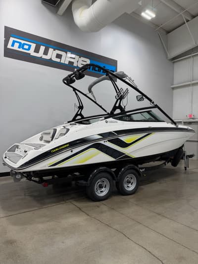 BOATZON | Yamaha Boats 212X 2015