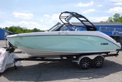 BOATZON | Yamaha Boats 222S 2026