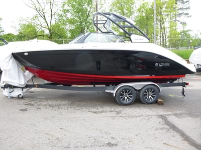BOATZON | Yamaha Boats 222SD 2025