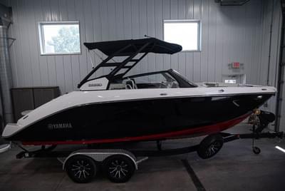 BOATZON | Yamaha Boats 222SD 2025