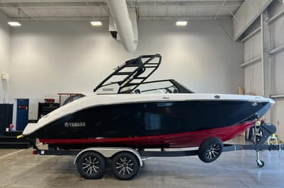 BOATZON | Yamaha Boats 222SE 2025