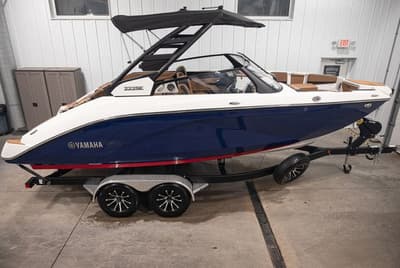 BOATZON | Yamaha Boats 222SE 2026