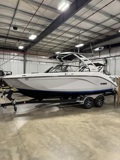 BOATZON | Yamaha Boats 222SE 2026