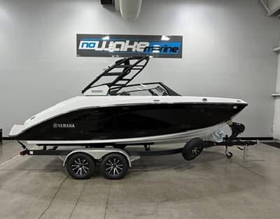 BOATZON | Yamaha Boats 222SE 2027