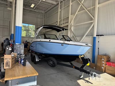 BOATZON | Yamaha Boats 222SE 2027