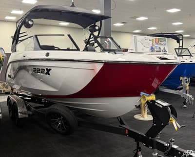 BOATZON | Yamaha Boats 222XE 4STARWHITEPAINTED 2026
