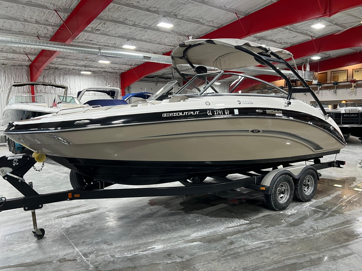 2013 Yamaha Boats 242 Limited S - Sold Boat