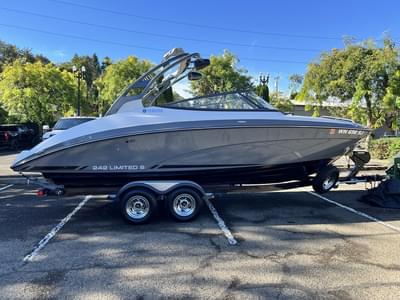 BOATZON | Yamaha Boats 242 Limited S 2016