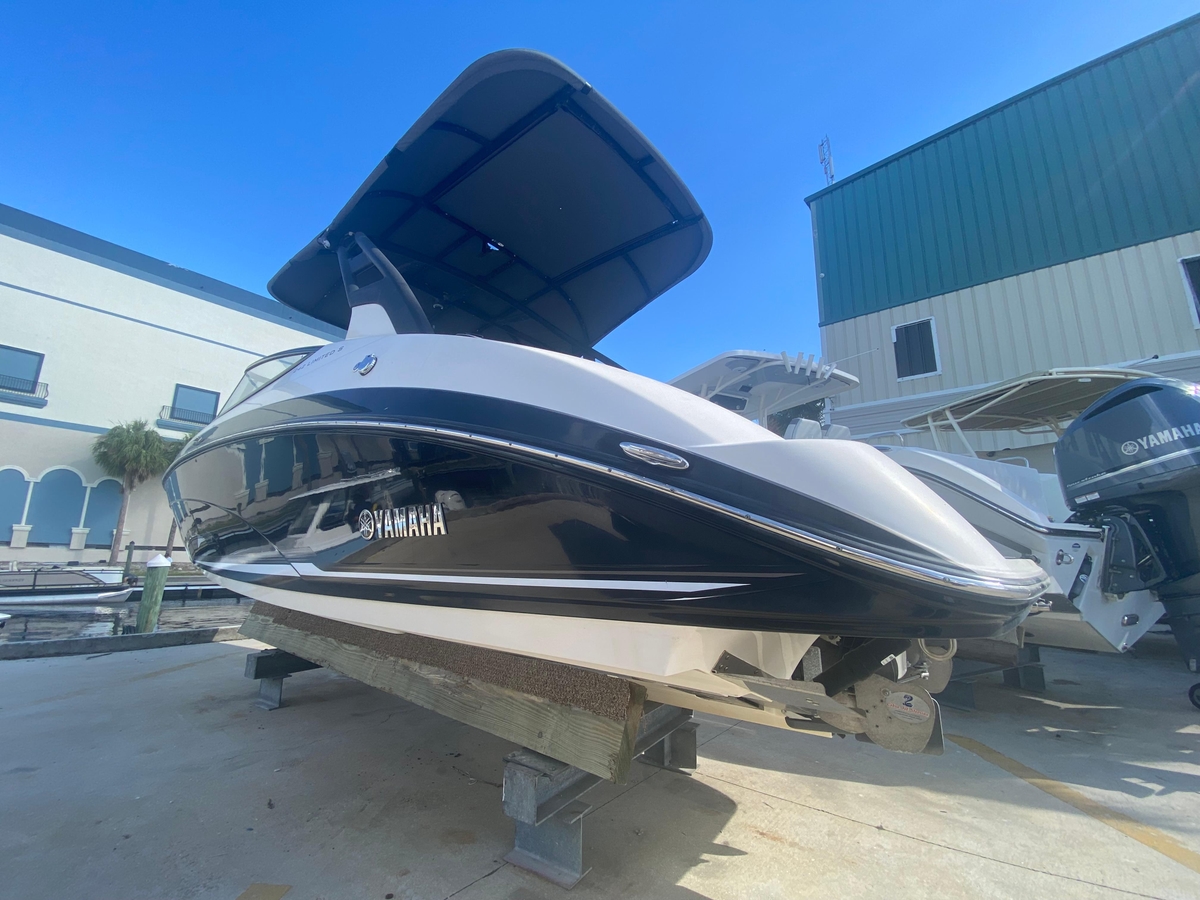2018 Yamaha Boats 242 Limited S - Sold Boat