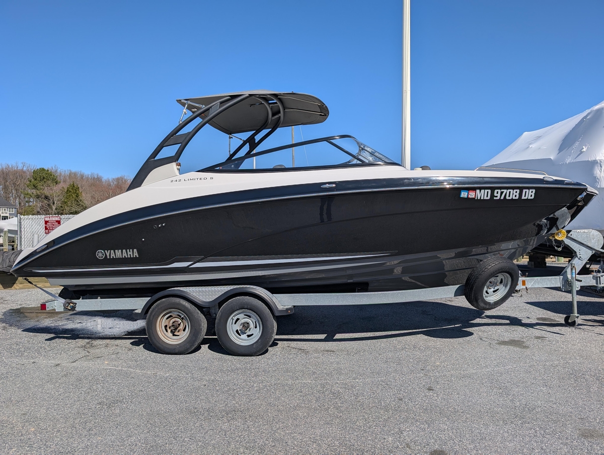 2019 Yamaha Boats 242 Limited S - Sold Boat