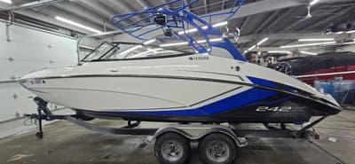 BOATZON | Yamaha Boats 242X 2018