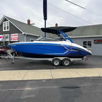 BOATZON | Yamaha Boats 242X ESeries 2019