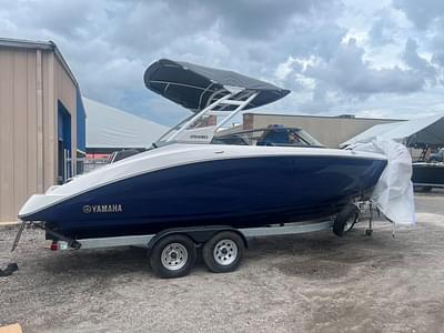 BOATZON | Yamaha Boats 252 SD 2022