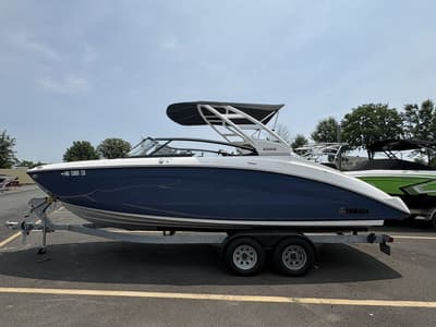 BOATZON | Yamaha Boats 252S 2024