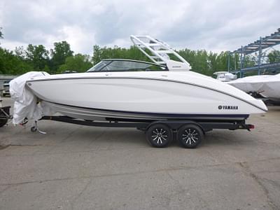 BOATZON | Yamaha Boats 252S 2025