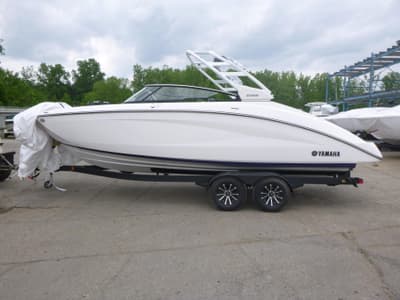BOATZON | Yamaha Boats 252S 2025