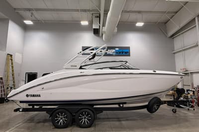 BOATZON | Yamaha Boats 252S 2025