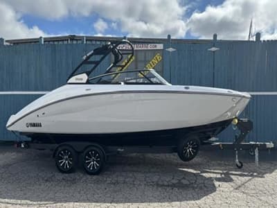 BOATZON | Yamaha Boats 252S 2026