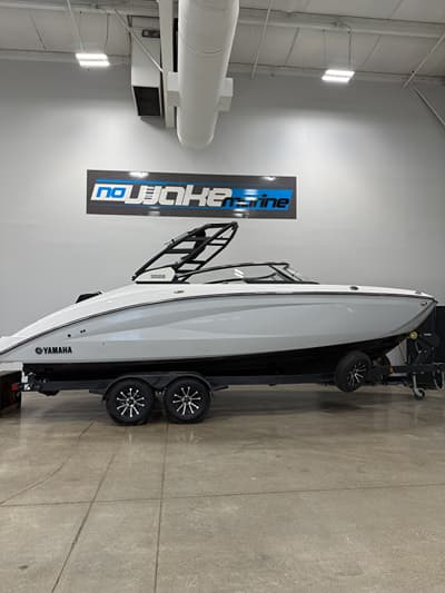 BOATZON | Yamaha Boats 252S 2026