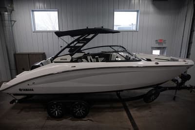 BOATZON | Yamaha Boats 252S 2026