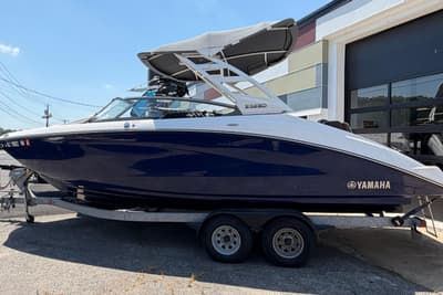 BOATZON | Yamaha Boats 252SD 2022