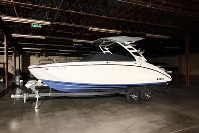 BOATZON | Yamaha Boats 252SE 2023