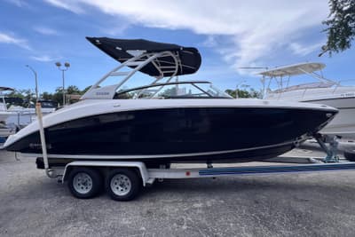 BOATZON | Yamaha Boats 252SE 2024