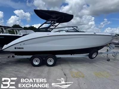 BOATZON | Yamaha Boats 252SE 2025