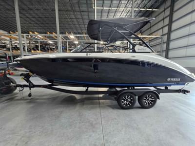 BOATZON | Yamaha Boats 252SE 2026