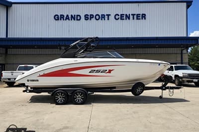 BOATZON | Yamaha Boats 252XE 2022